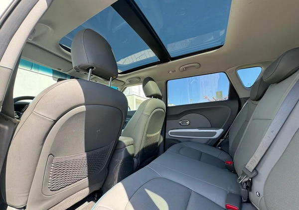 Kia Soul cena 59800 przebieg: 51042, rok produkcji 2017 z Bobolice małe 781